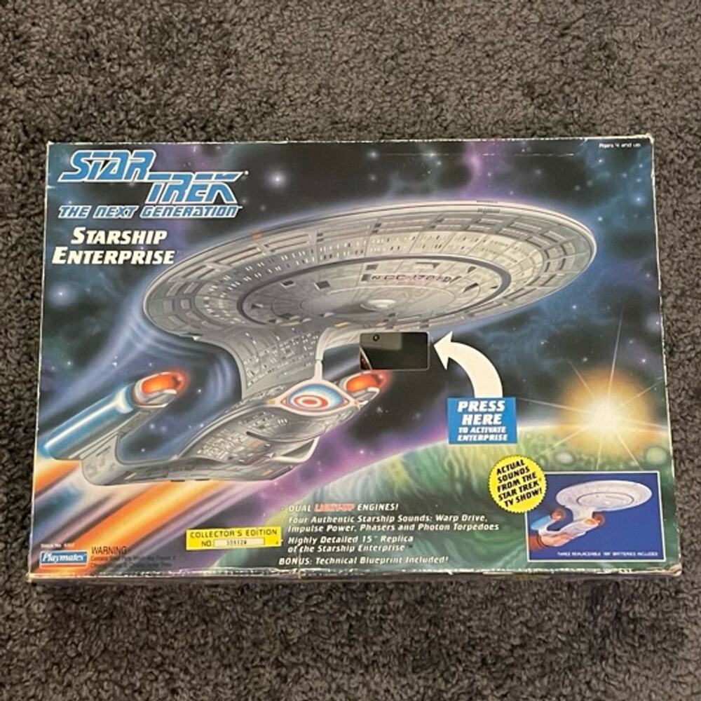 1992 Star Trek The Next Generation Starship Enterprise Collector's Edition